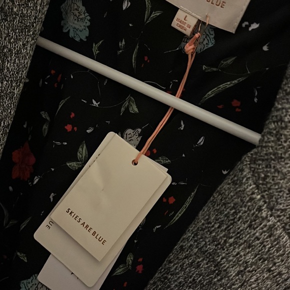 NWT Women’s blazer (L) FLOWER DETAILS - Picture 5 of 5